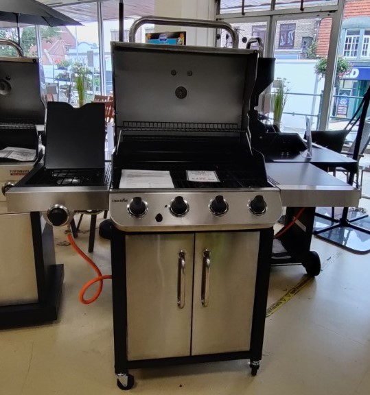 Char-Broil 440s convective Gas BBQ (2)